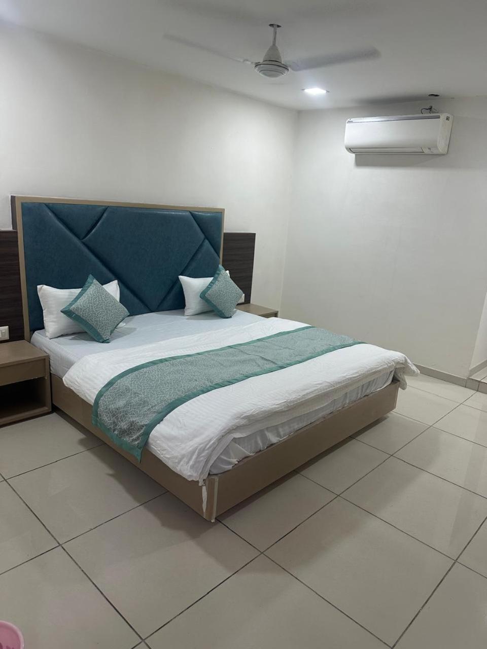 Hotel Nest View Ahmedabad Exteriör bild