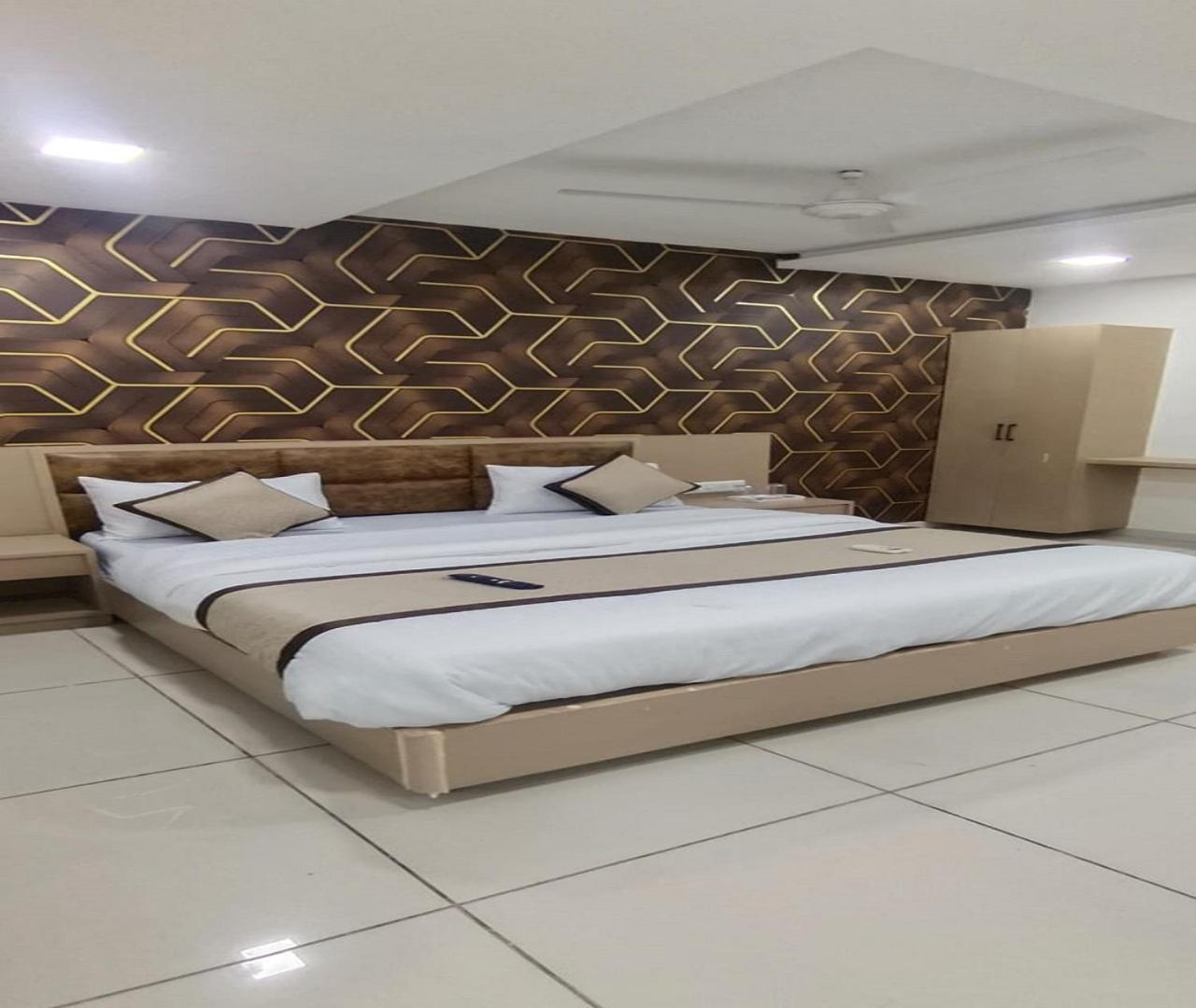 Hotel Nest View Ahmedabad Exteriör bild