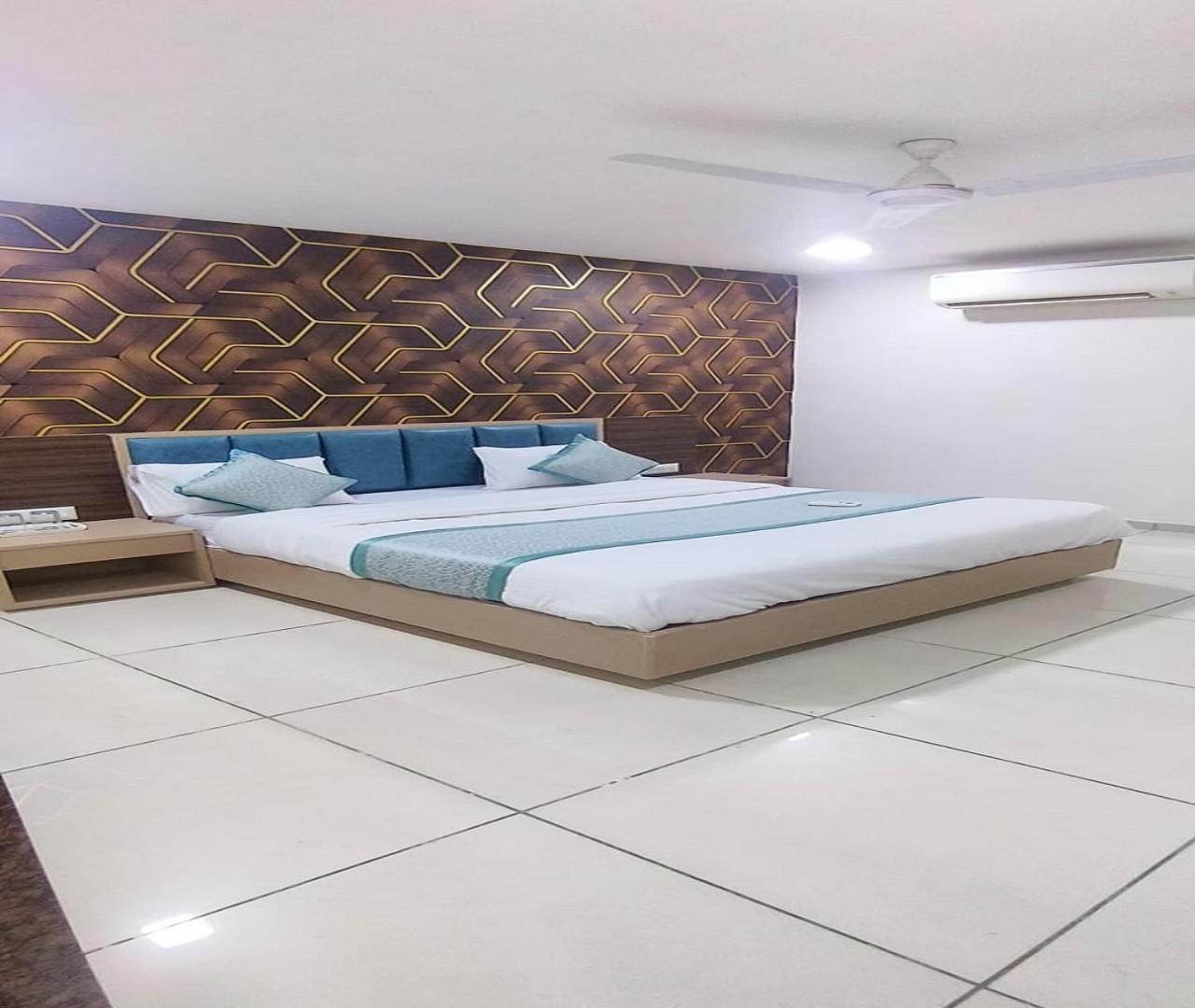 Hotel Nest View Ahmedabad Exteriör bild