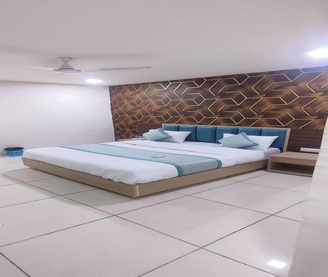 Hotel Nest View Ahmedabad Exteriör bild